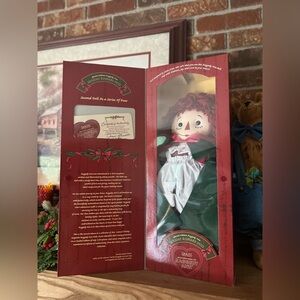 Special Edition Collector
Raggedy Ann Holiday Keepsake
Doll